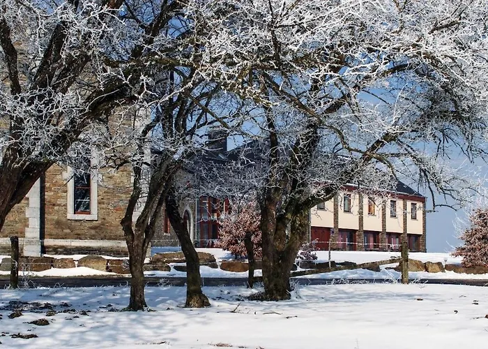 Semesterbostad 2 Huizen Voor 60 Personen - Hubermont
